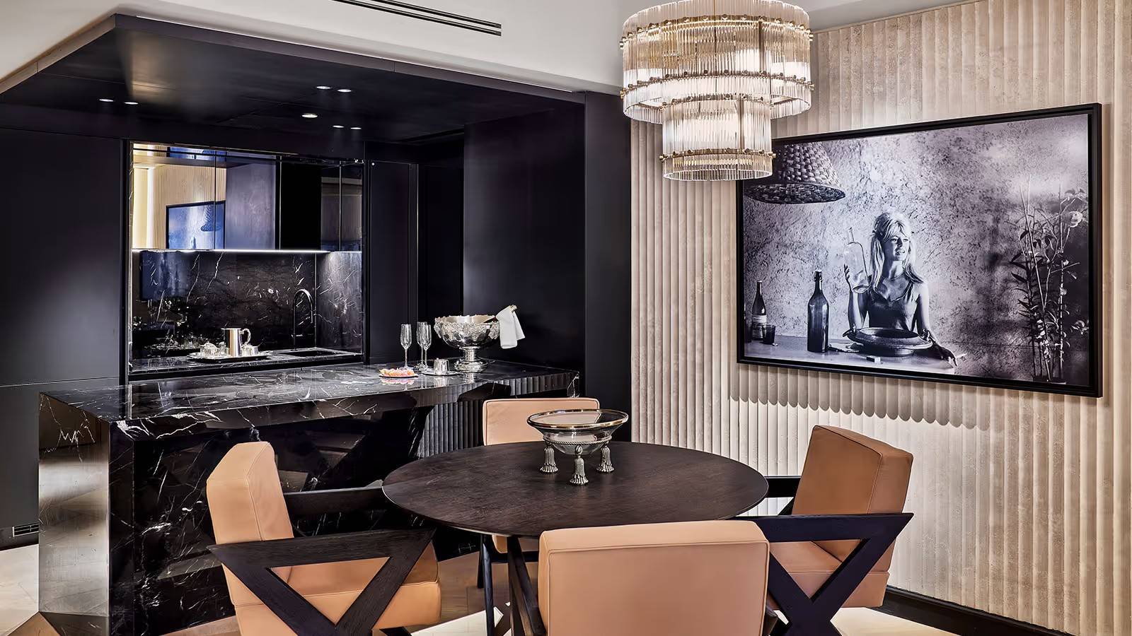 Vakko Hotel & Residence Signature Suite 廚房與餐桌
