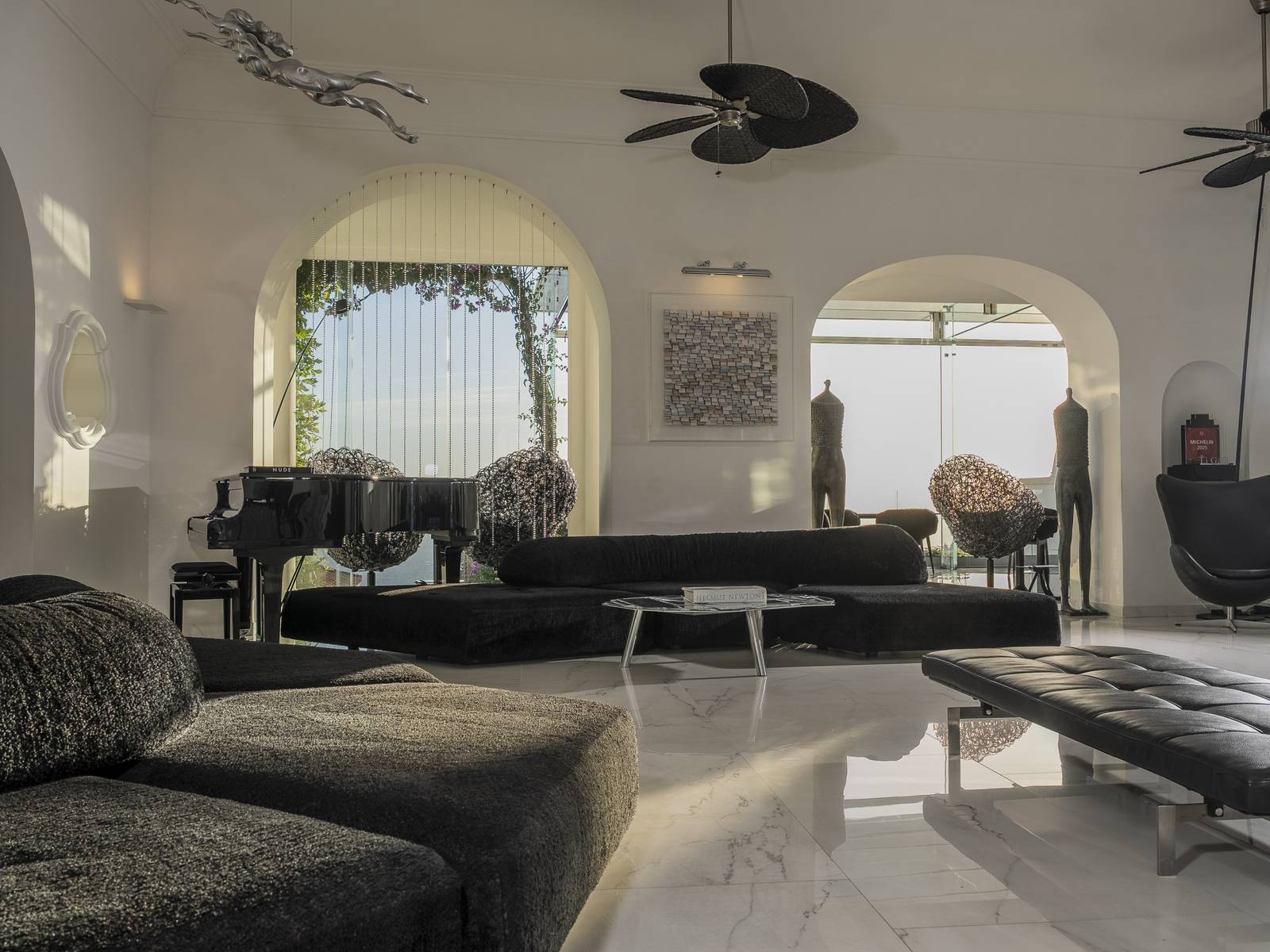 Villa Franca 拱窗大廳酒廊與鋼琴