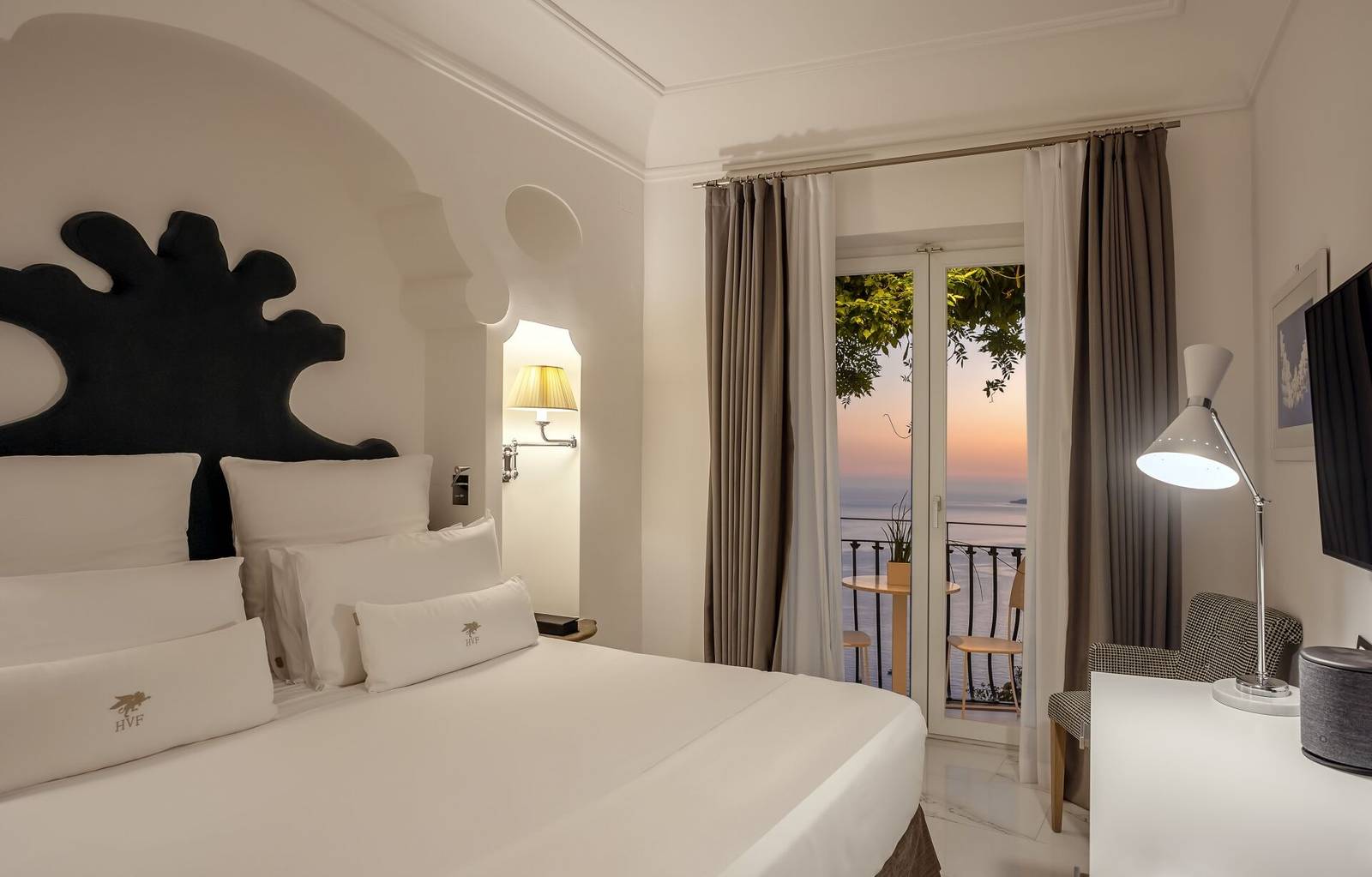 Villa Franca 客房落地門外的夕陽陽台
