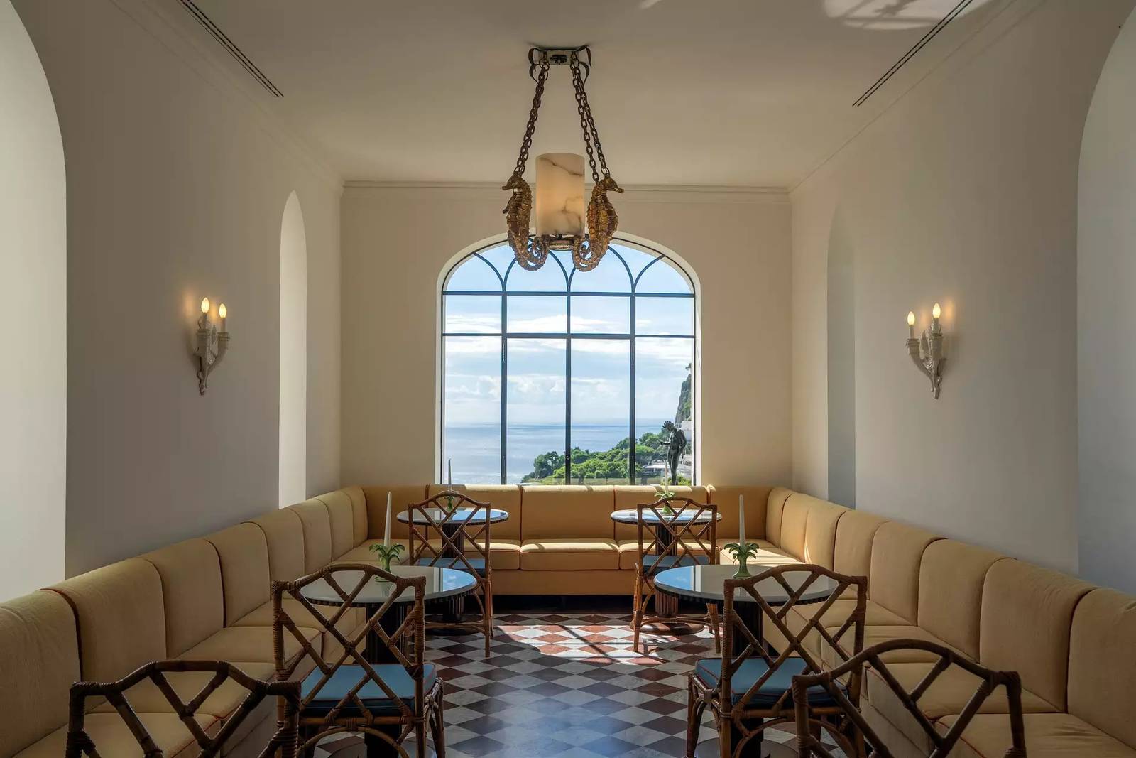 Villa Helios Capri 拱窗海景用餐室