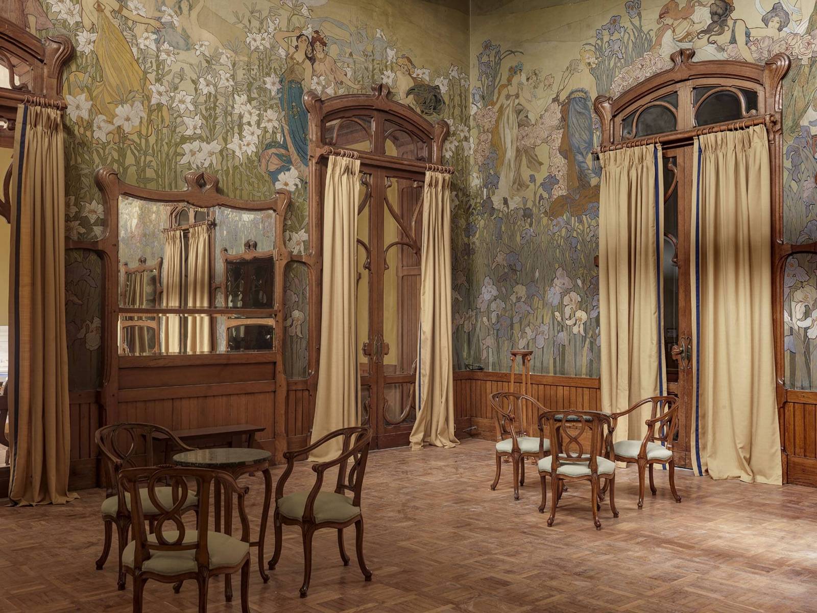 Villa Igiea 滿牆新藝術壁畫的 Sala Basile 大廳