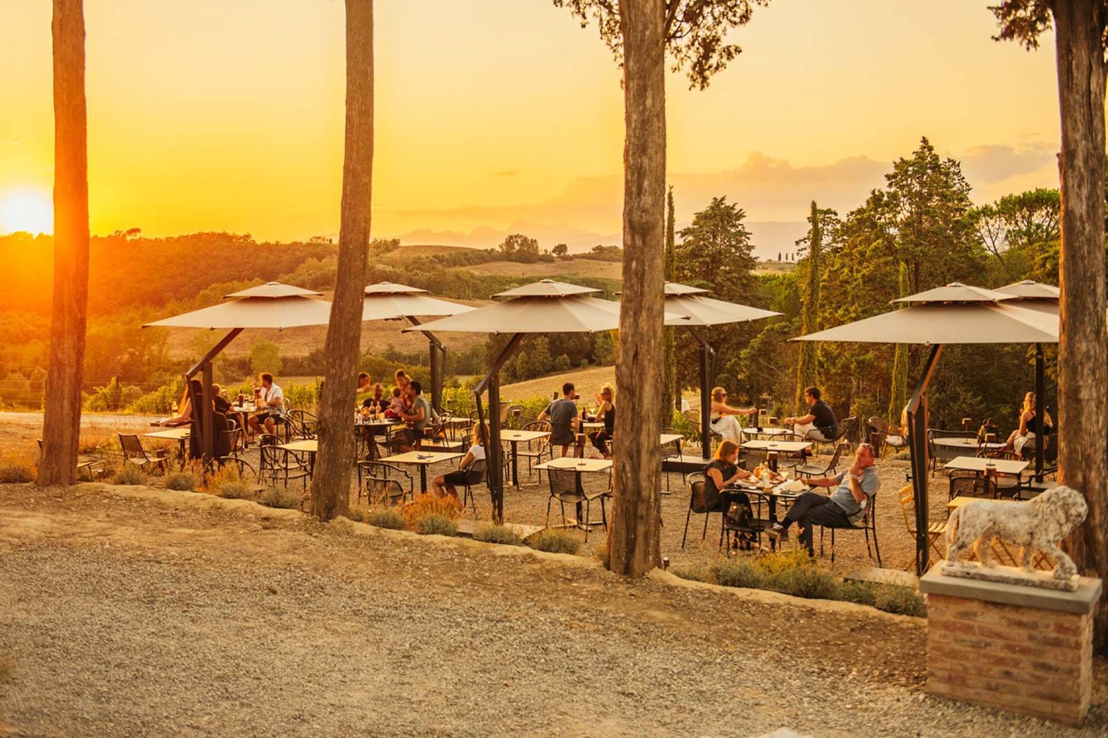 Villa Petriolo Bottega di Petriolo 夕陽下的戶外座位