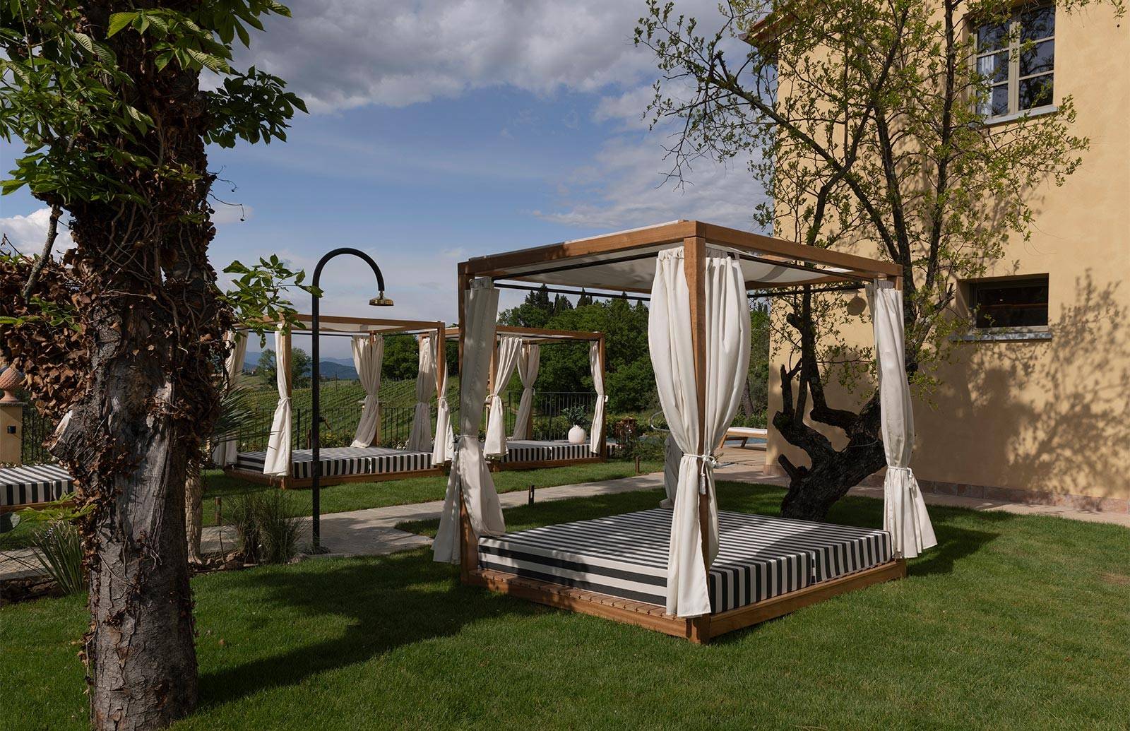 Villa Petriolo Mater Wellness 花園裡的休憩涼亭