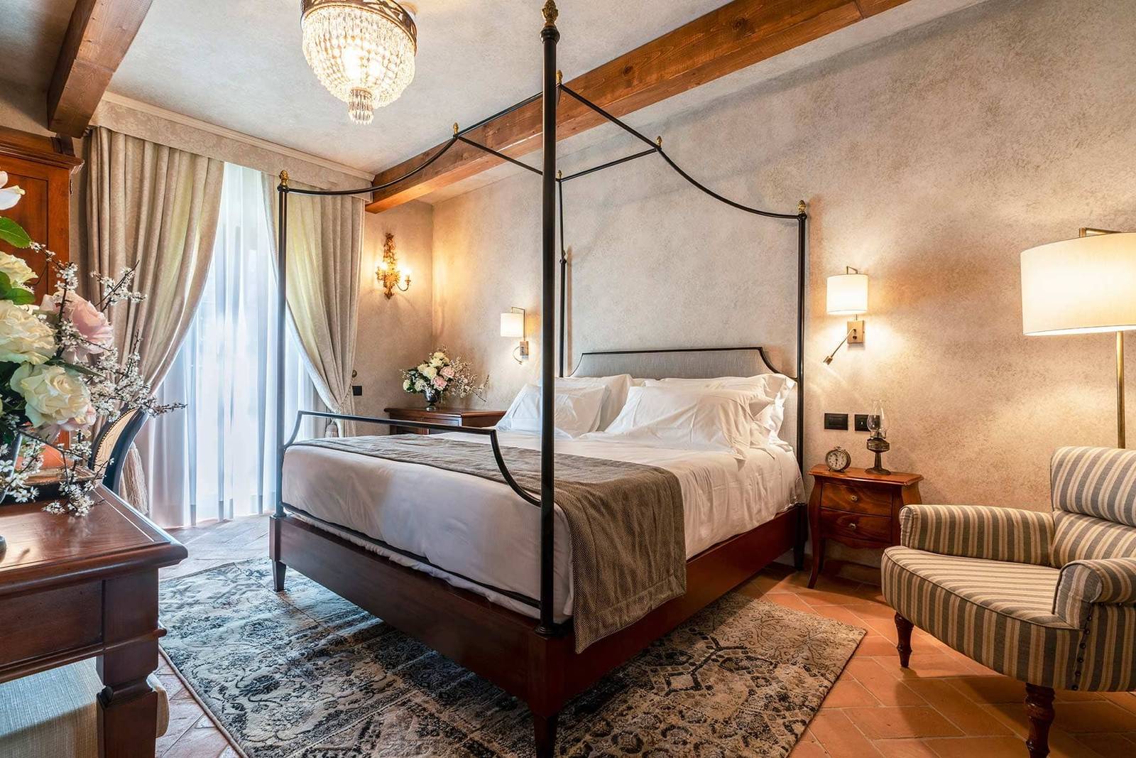 Villa Petriolo Pool Junior Suite 四柱床客房