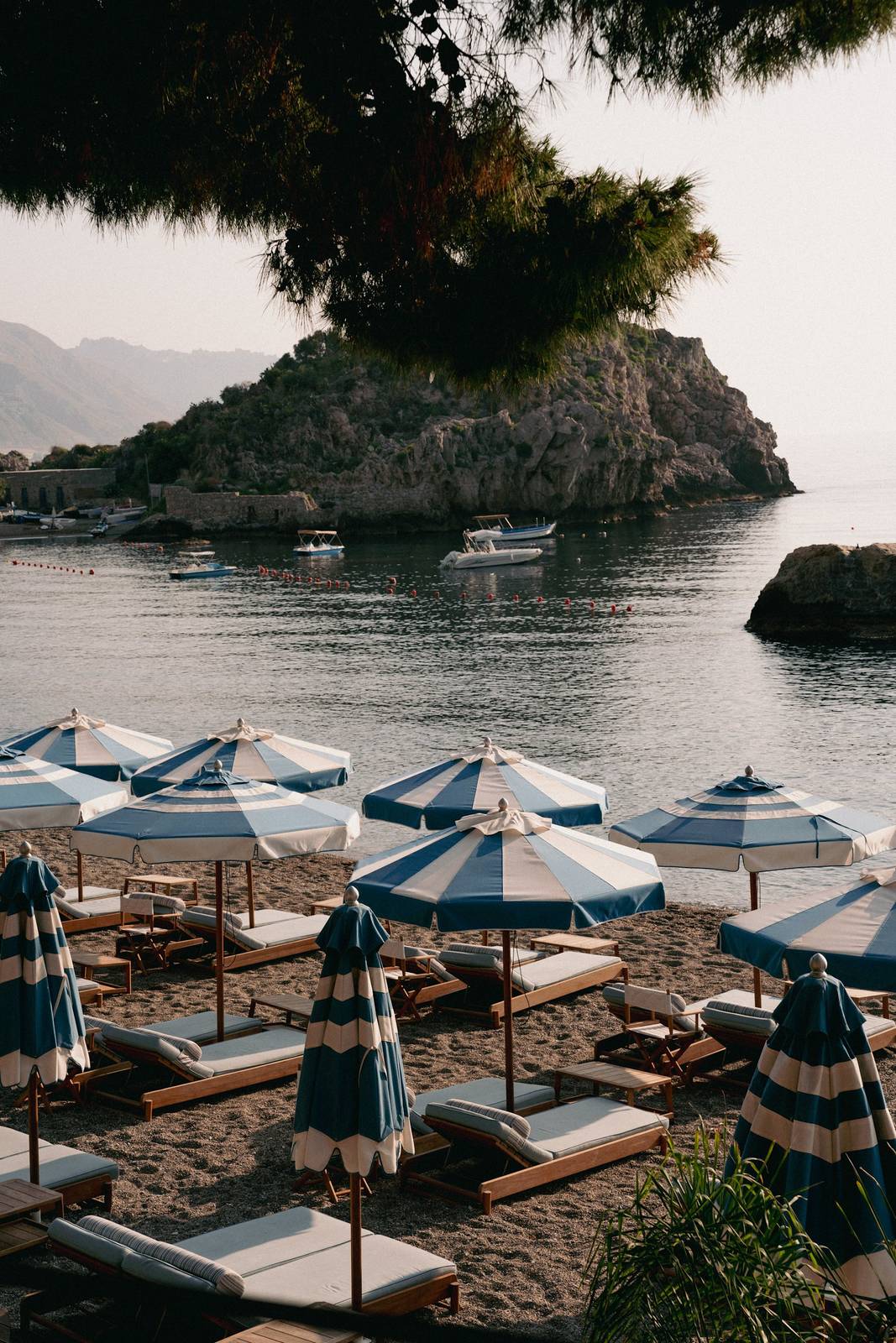 Lido Villeggiatura 海灘俱樂部遮陽傘與伊索拉貝拉島
