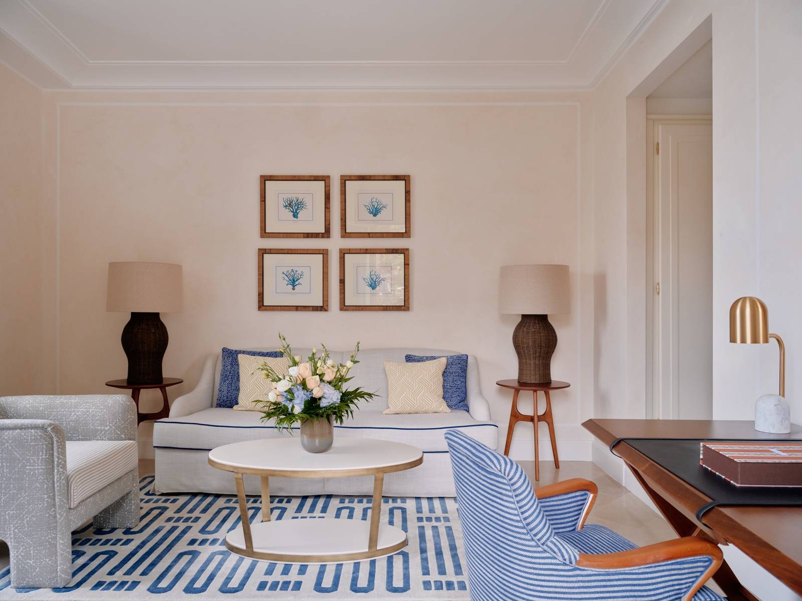 Villa Sant'Andrea 海景套房起居室