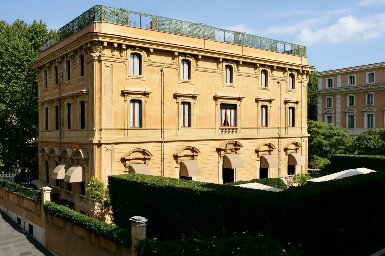 Villa Spalletti Trivelli 別墅立面與前方花園