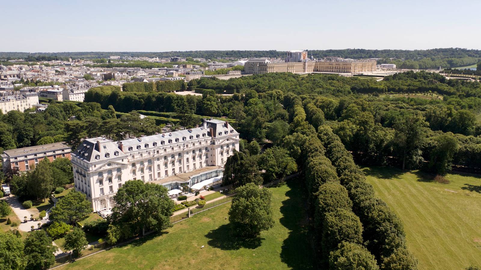 Trianon Palace 與凡爾賽宮園林空拍