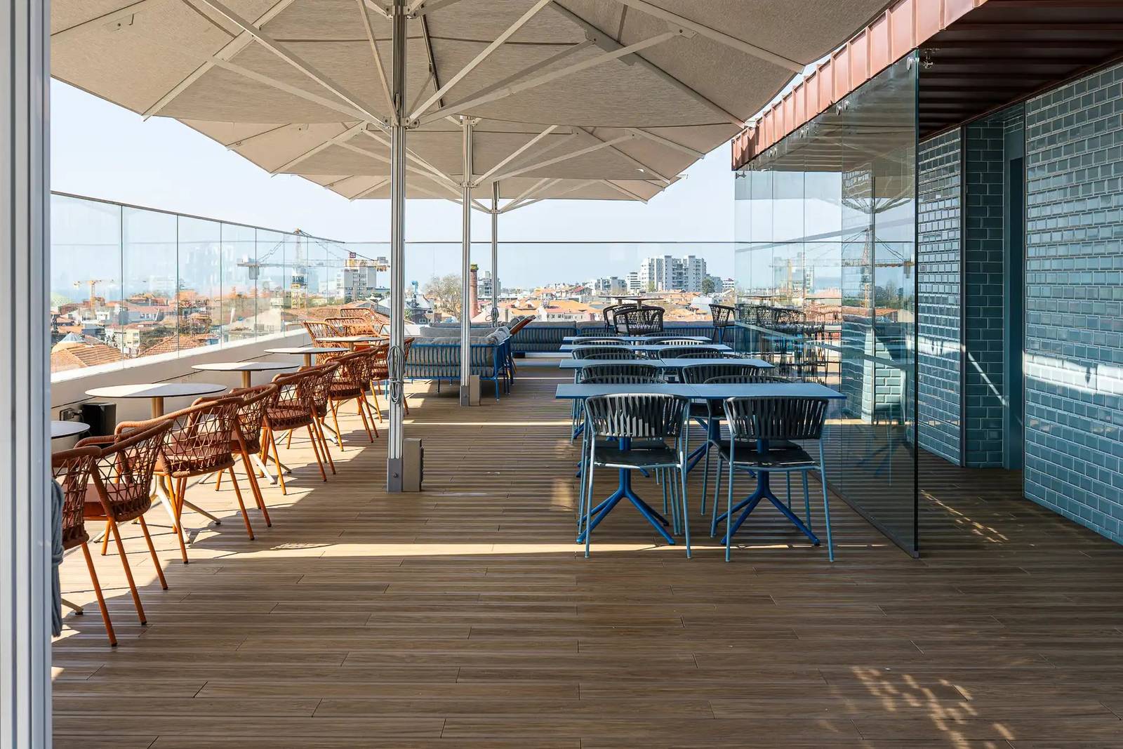 Wine & Books Porto Hotel 頂樓酒吧露台座位