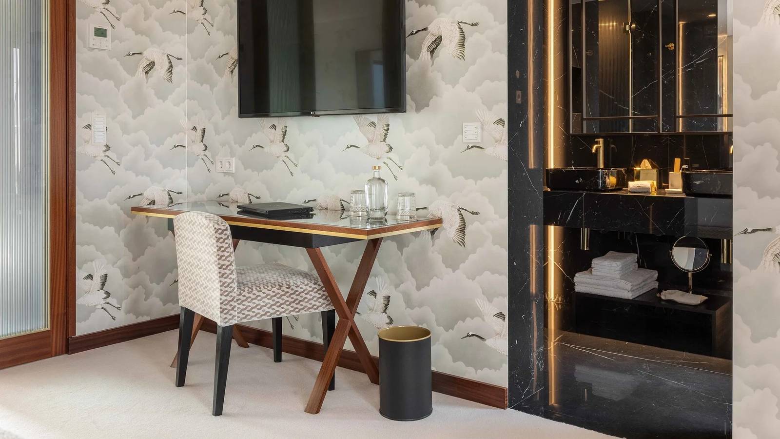 Wine & Books Porto Hotel Master Suite 書桌區