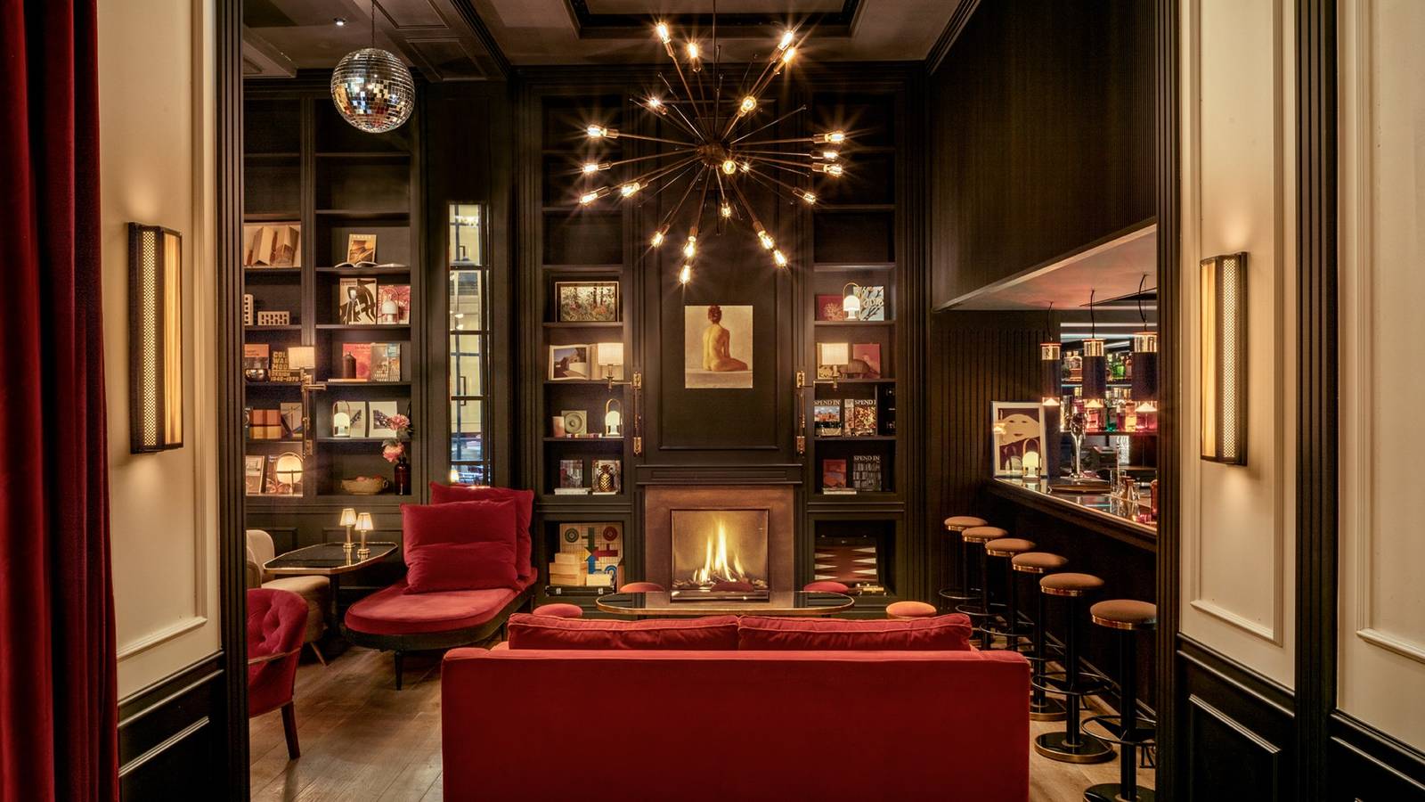 巴塞隆納 Wittmore Hotel 壁爐書牆起居廳