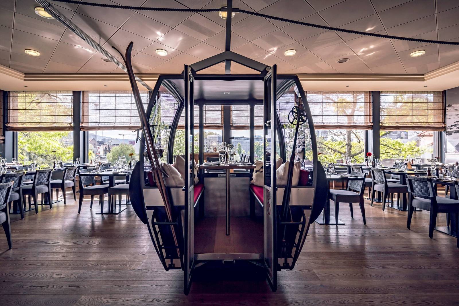 蘇黎世萬豪酒店 eCHo 餐廳的雙人纜車包廂