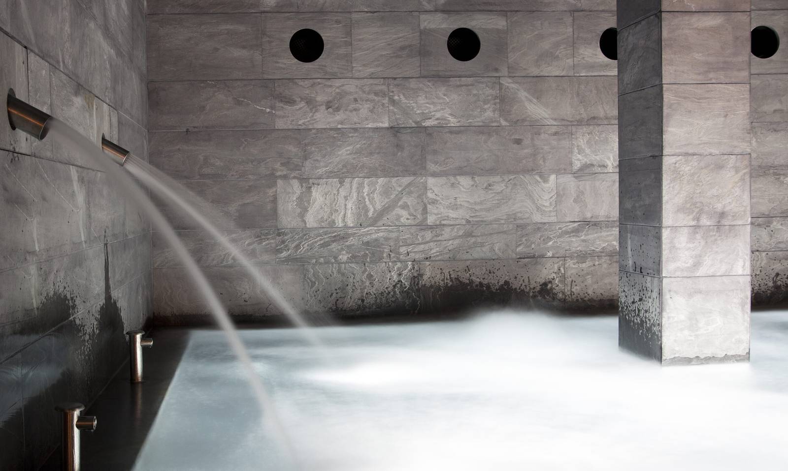 聖塞巴斯提安 AKELARRE Spa 水療池與瀑布水柱