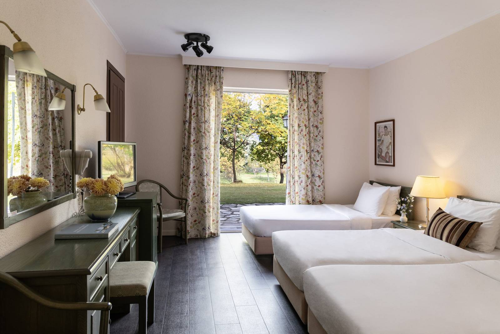 梅特歐拉 Amalia Hotel Meteora Interconnecting 客房的雙床臥室