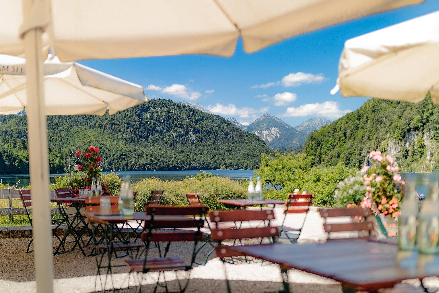 AMERON Neuschwanstein Alpsee Resort & Spa Alpenrose 湖畔露台座位