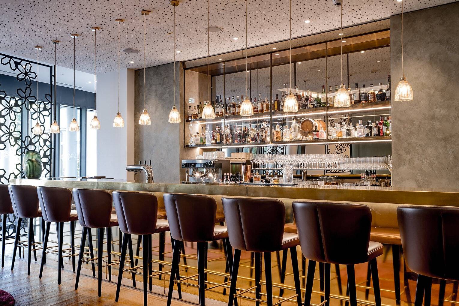 AMERON Neuschwanstein Alpsee Resort & Spa Ludwig Bar 吧台與高腳椅