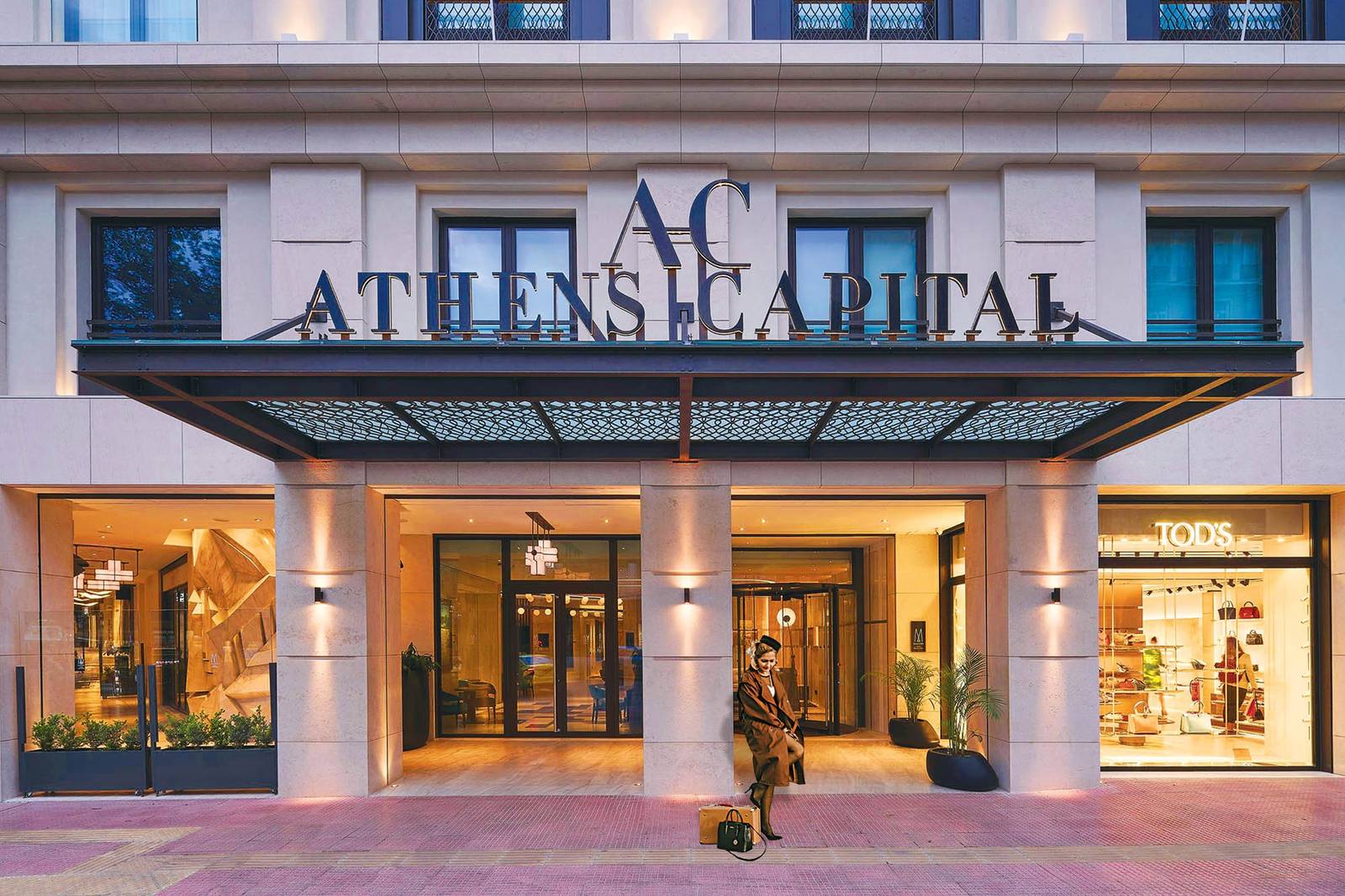 Athens Capital Hotel 憲法廣場旁的正門