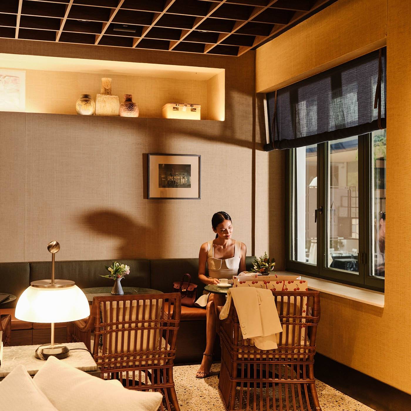 Athens Capital Suites Executive Lounge 窗邊座位