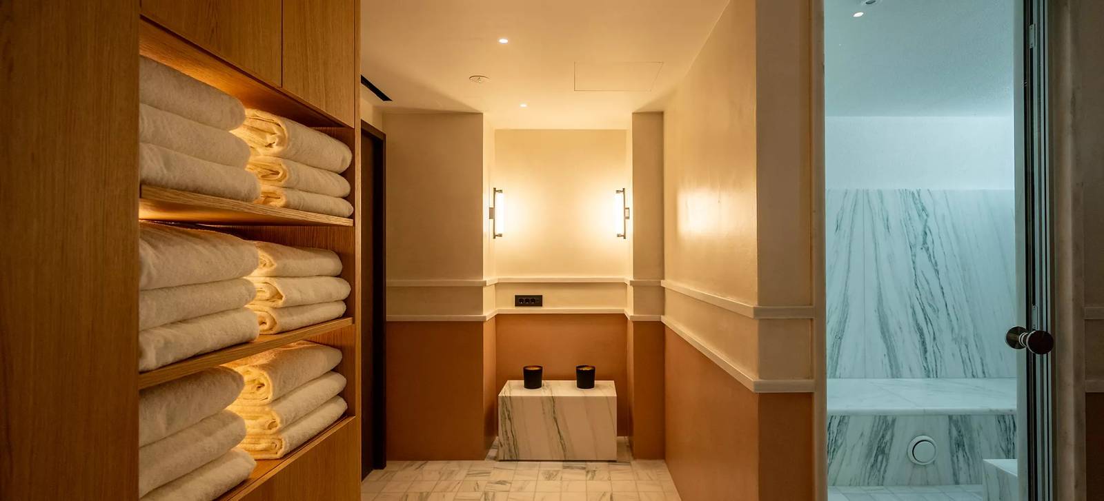 Athens Capital Suites 健康中心走廊與毛巾櫃