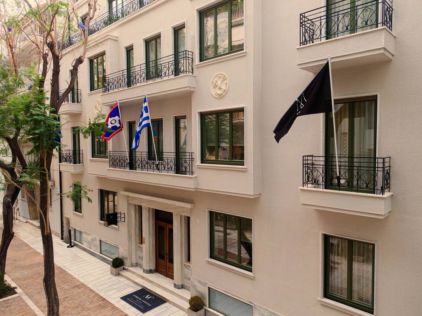 Athens Capital Suites 位在行人徒步的 Zalokosta 街