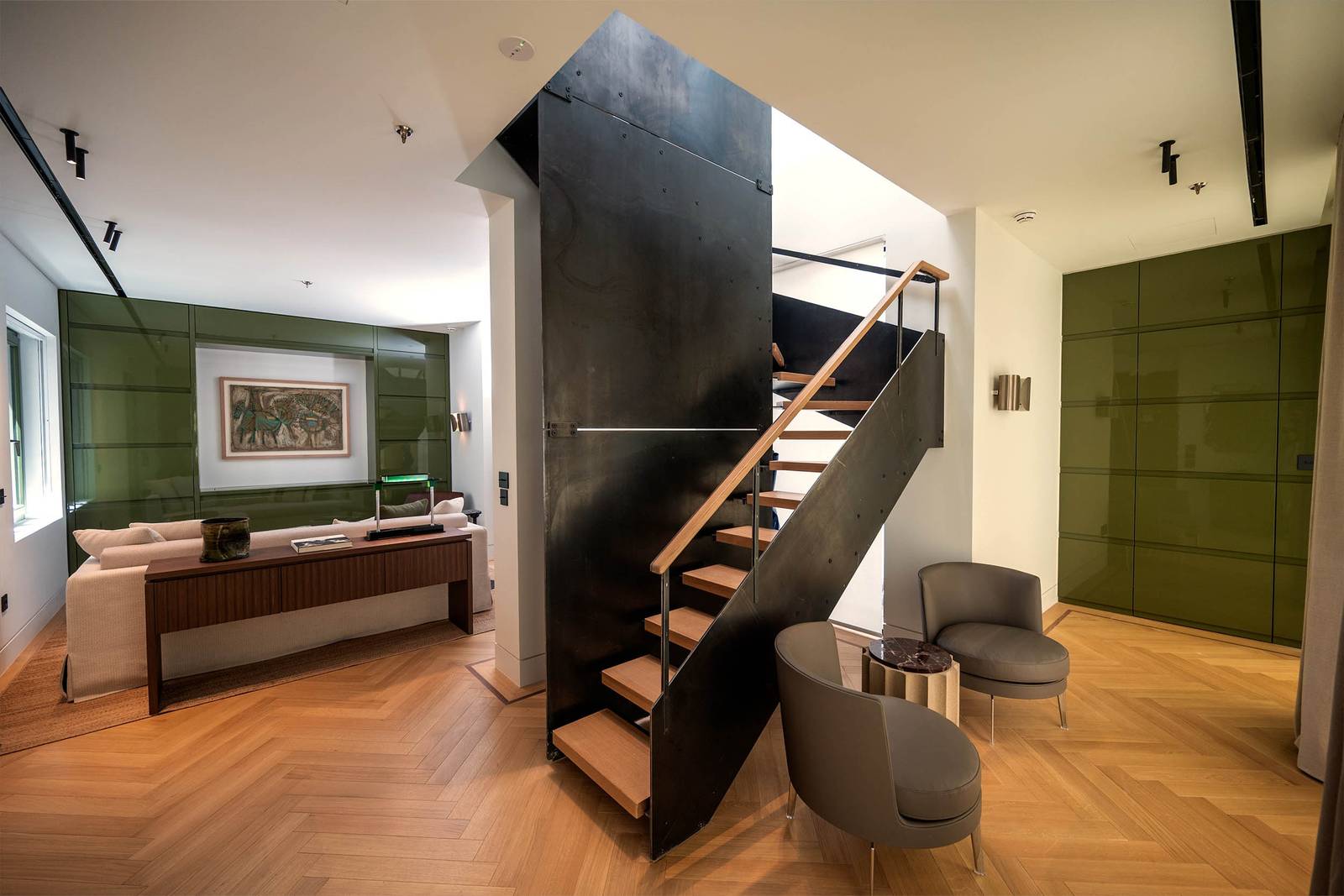 Athens Capital Suites Duplex Executive Suite 挑高樓梯與起居區