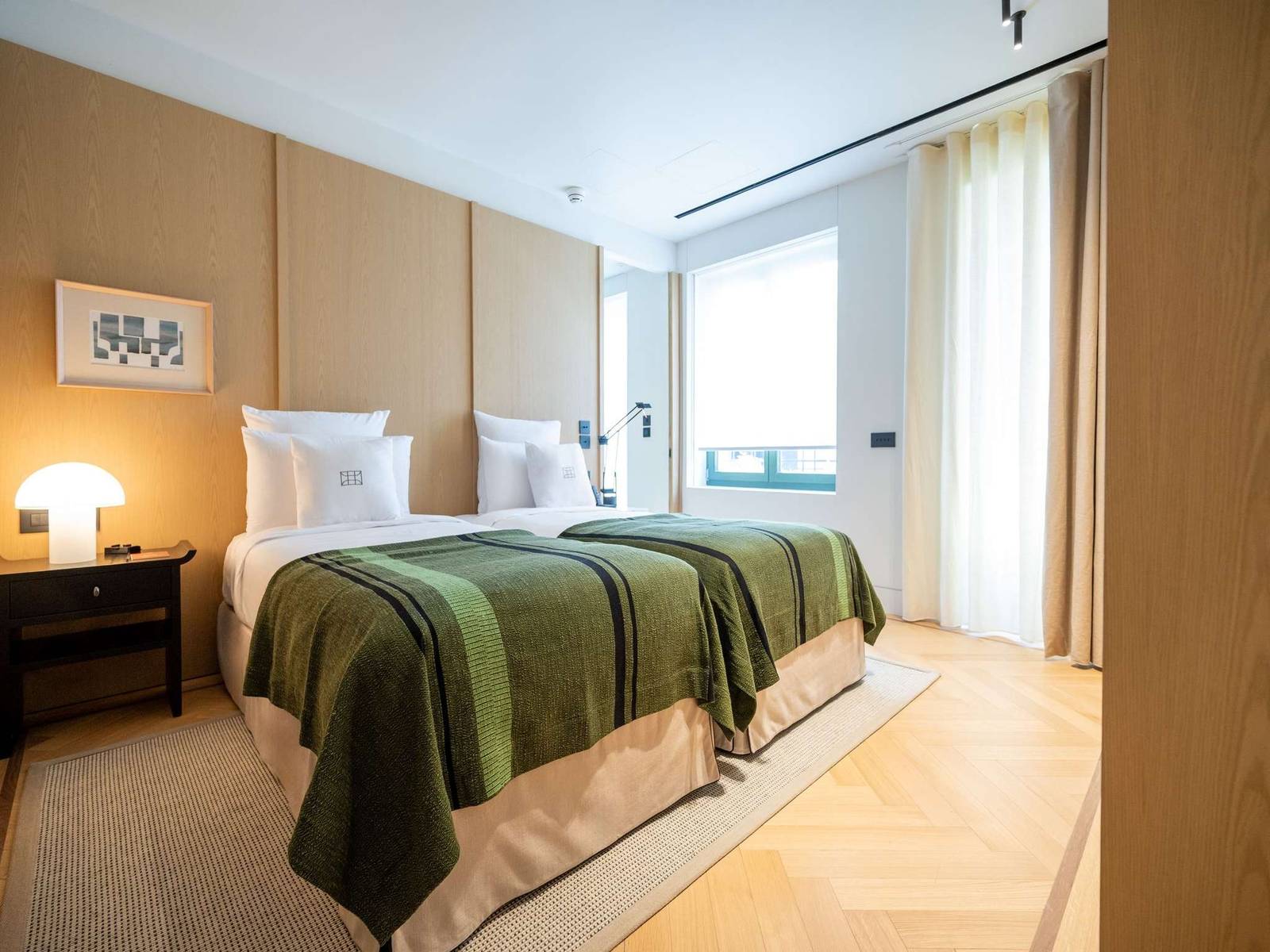 Athens Capital Suites 綠色床毯的客房臥室