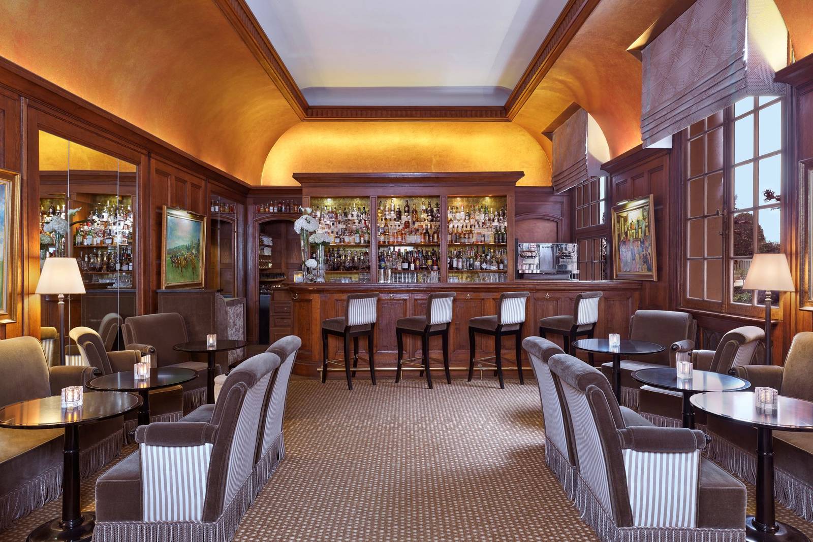 多維爾 Hôtel Barrière Le Normandy Le Bar du Normandy 桃花心木吧台