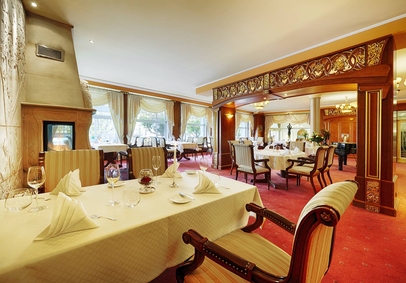 博帕德 Bellevue Rheinhotel Le Chopin 餐廳與壁爐