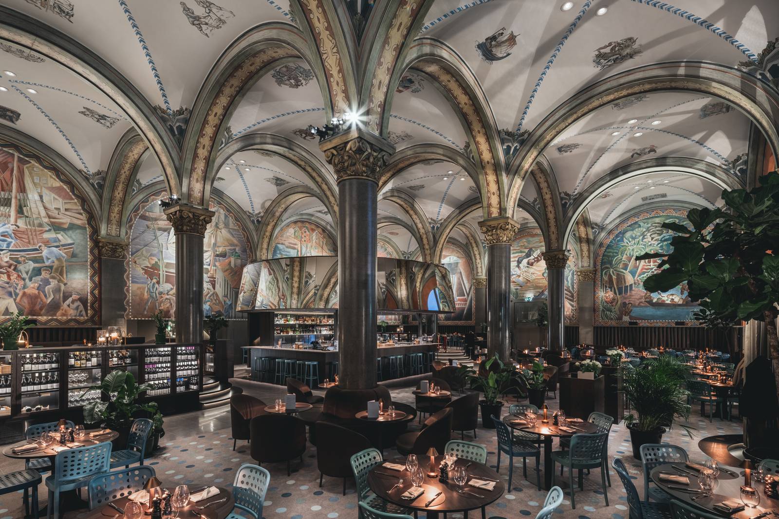 卑爾根 Bergen Børs Hotel Frescohallen 拱柱間的用餐座位