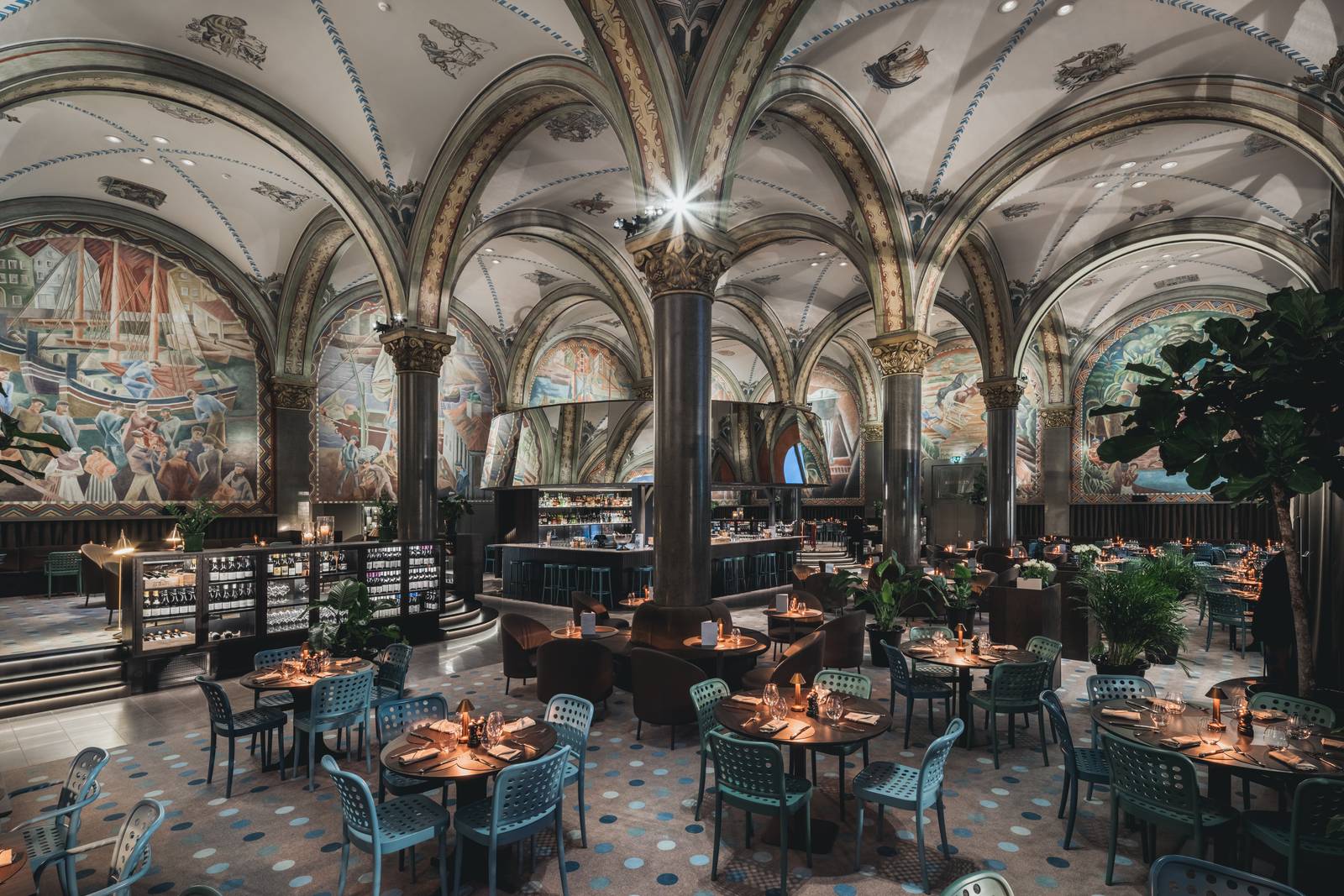 卑爾根 Bergen Børs Hotel Frescohallen 拱頂大廳與滿牆壁畫
