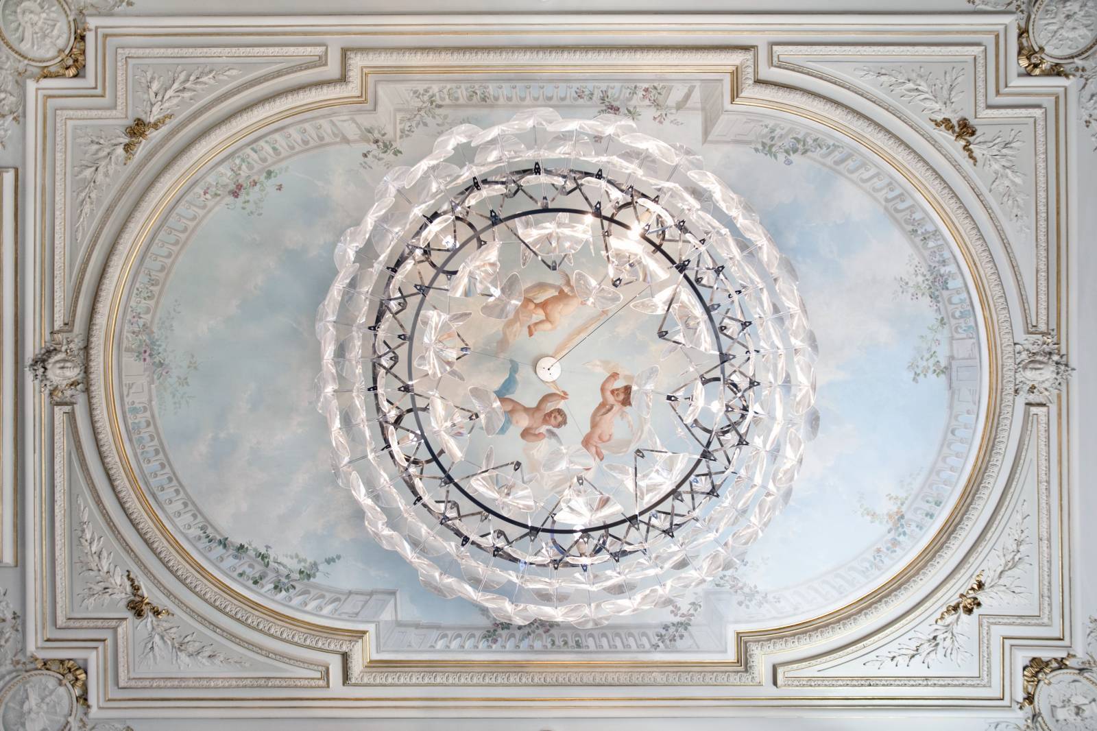 馬賽 Hôtel C2 大廳天花板的天使壁畫與鍍金線板