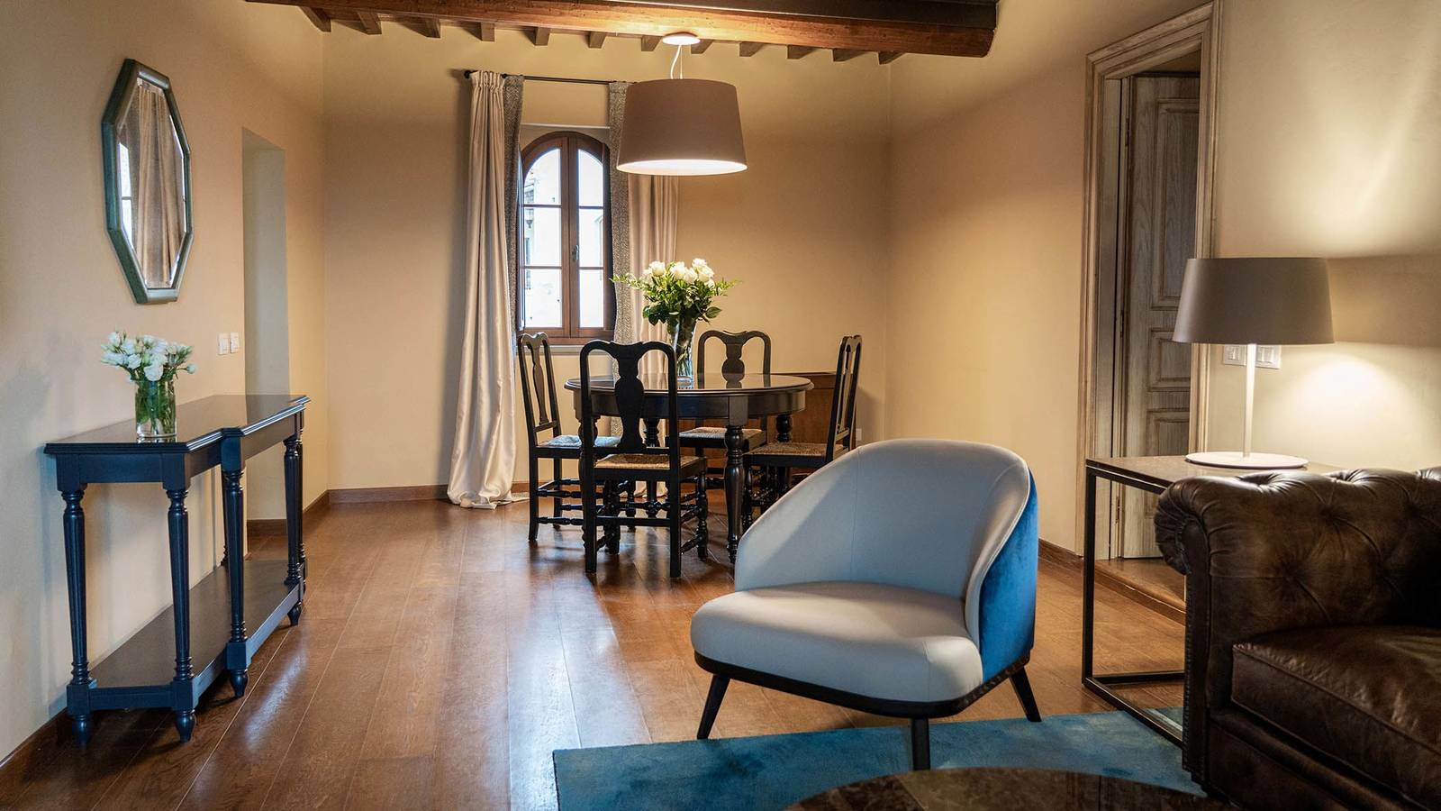 Castel Monastero Royal Suite 的起居空間
