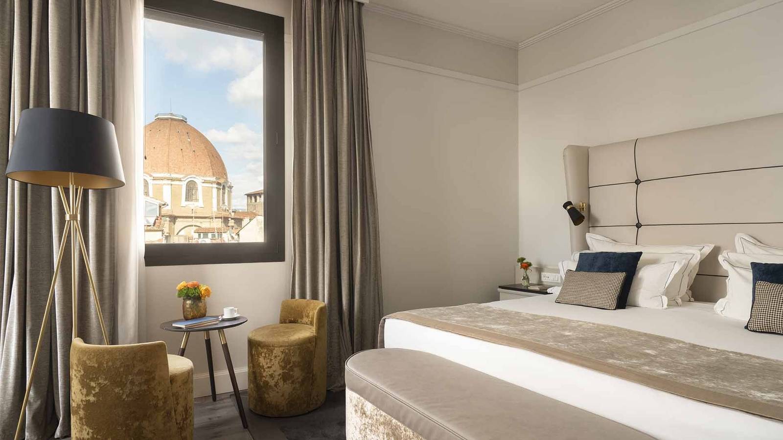 Cerretani Hotel Suite Medici 窗外可見教堂圓頂
