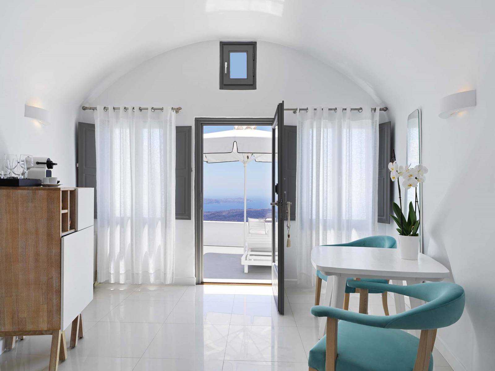 Katikies Chromata Santorini Junior Suite 客房
