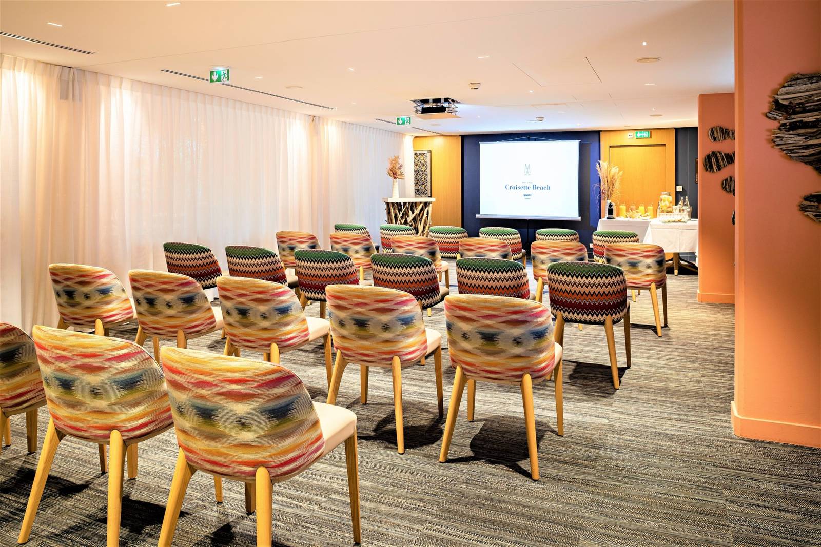 Croisette Beach Hotel 自然採光會議室