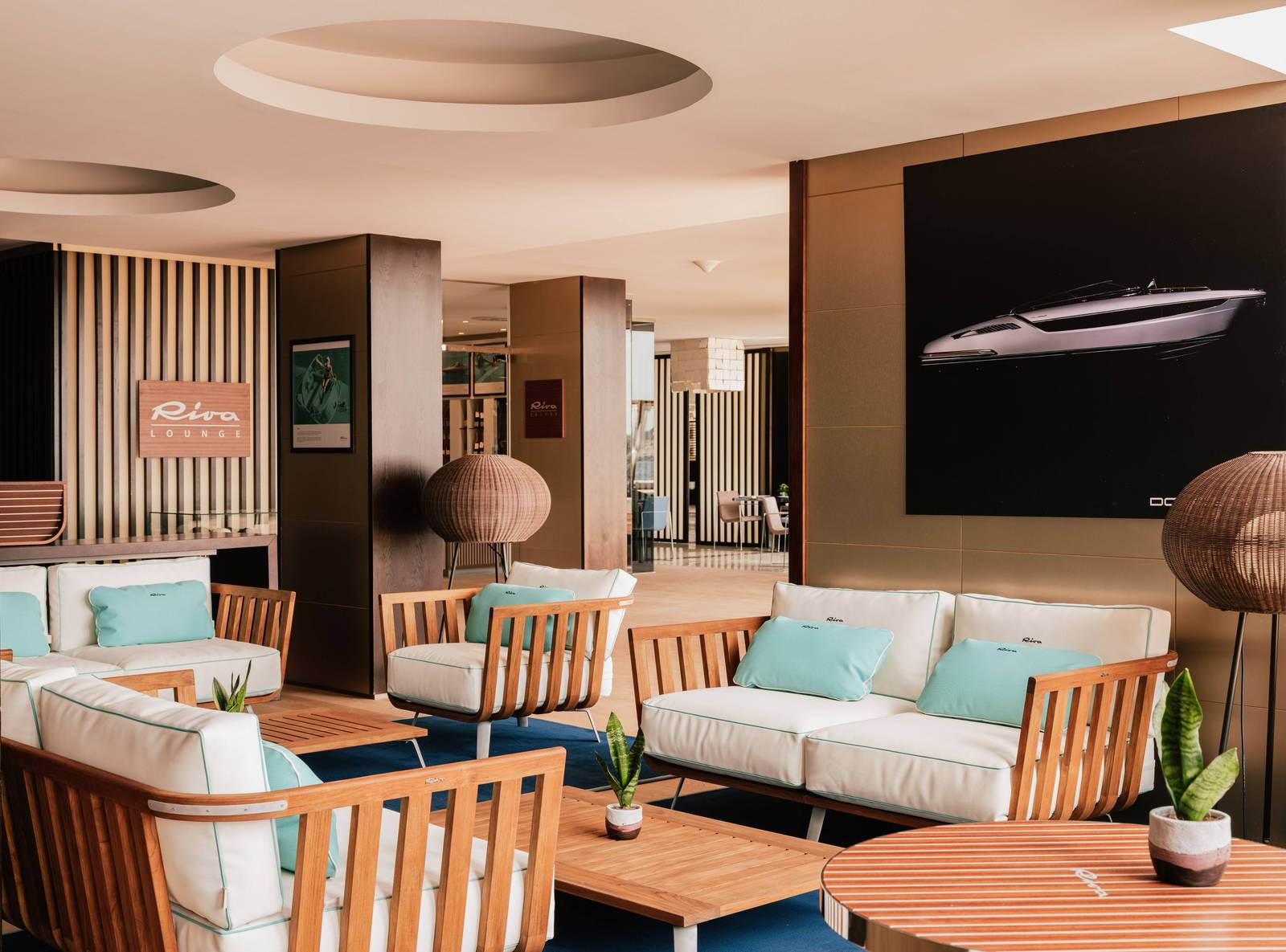 Riva Lounge 遊艇風格酒廊