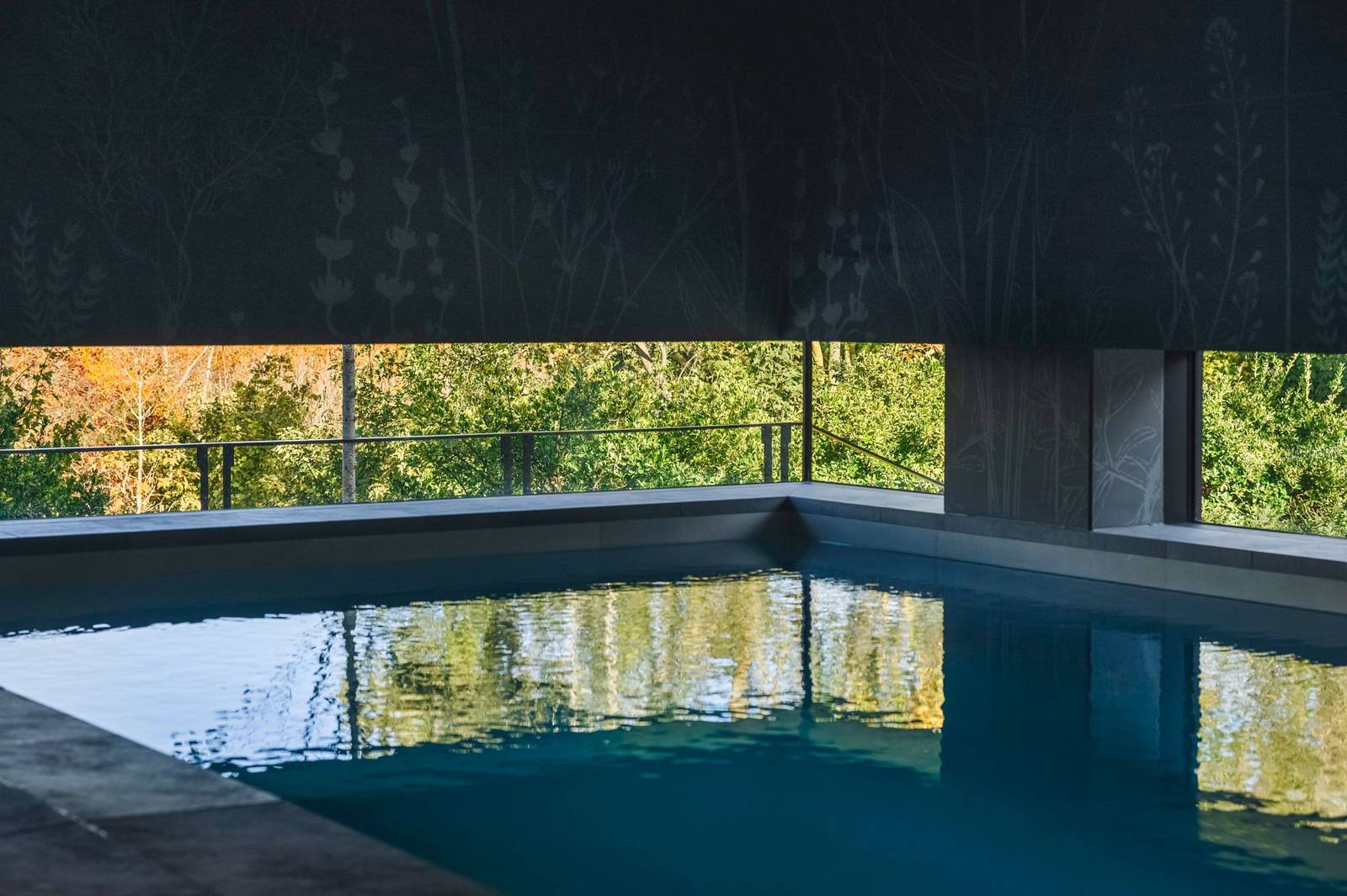 Le Refuge de Margot Spa 面向綠意的室內泳池