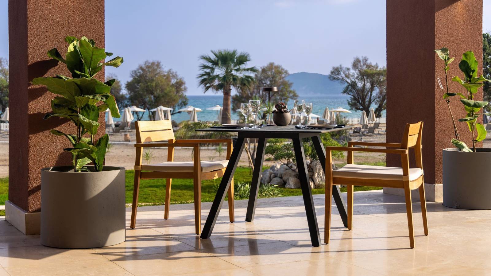 扎金索斯 Domes Aulūs Zante Tesoro Mio 面海的餐桌