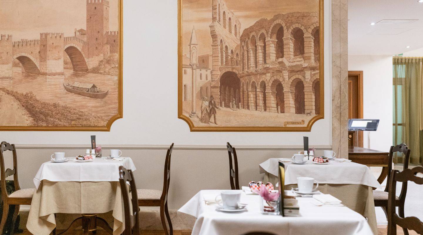 維羅納 Due Torri Hotel 早餐廳與維羅納風景濕壁畫