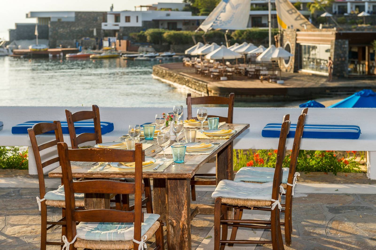 Elounda Bay Palace Ariadne 海邊小酒館餐桌