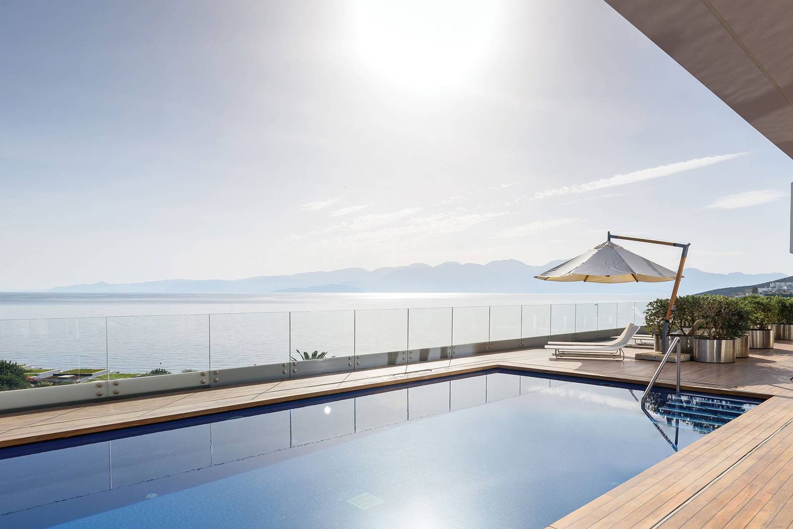 Elounda Beach Penthouse Spa 面海泳池