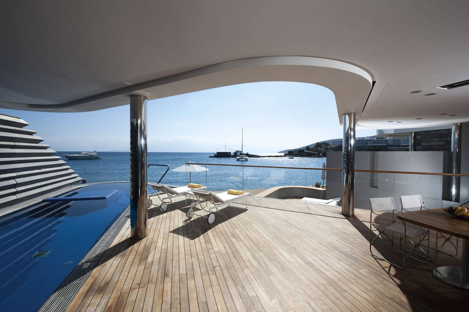 Elounda Beach Yachting Villa 面海木甲板