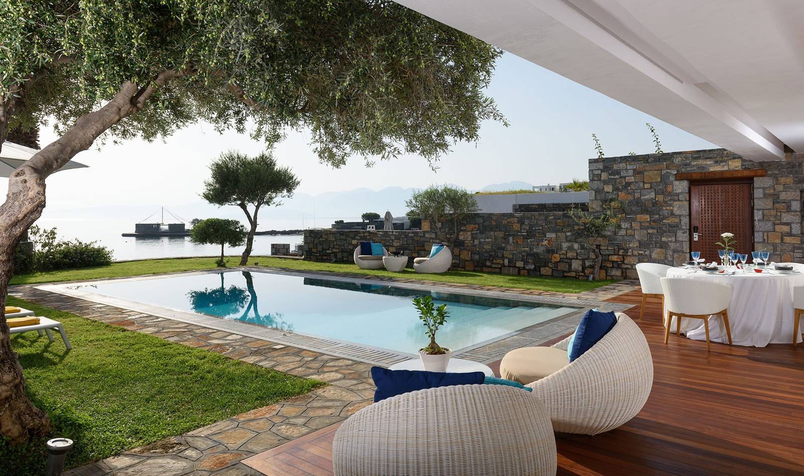 Elounda Beach Royal Villa 橄欖樹旁的私人泳池