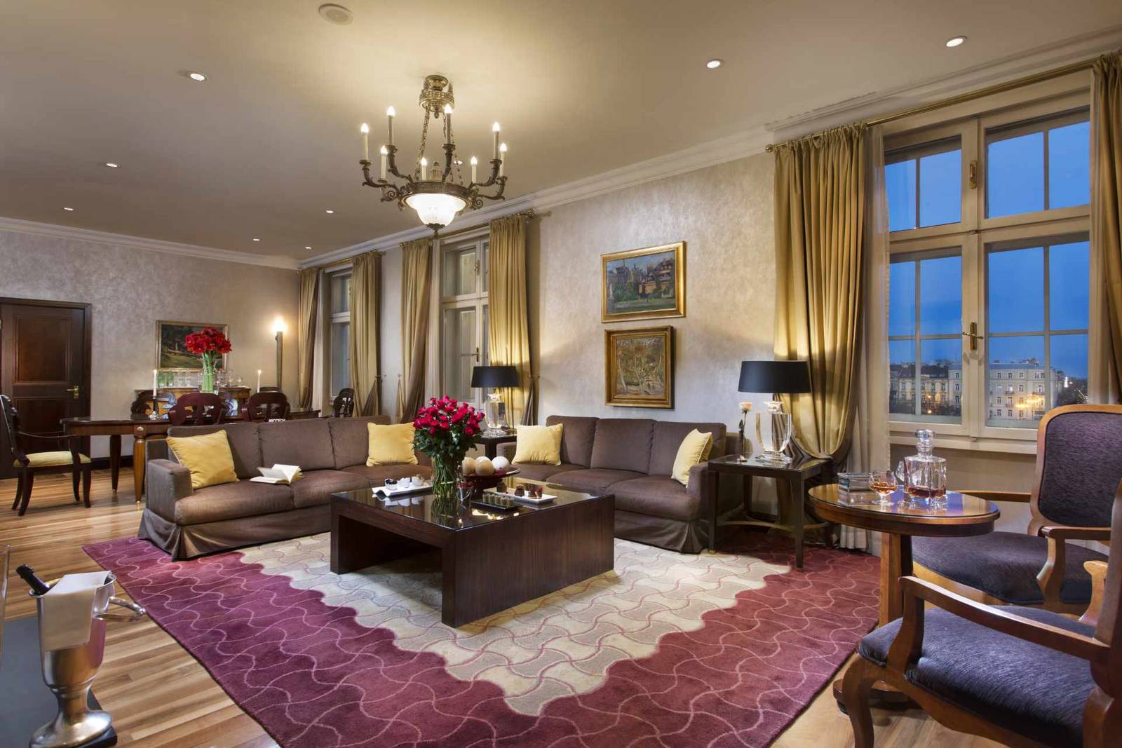 札格雷布 Esplanade Zagreb Hotel Esplanade 套房的客廳與窗景