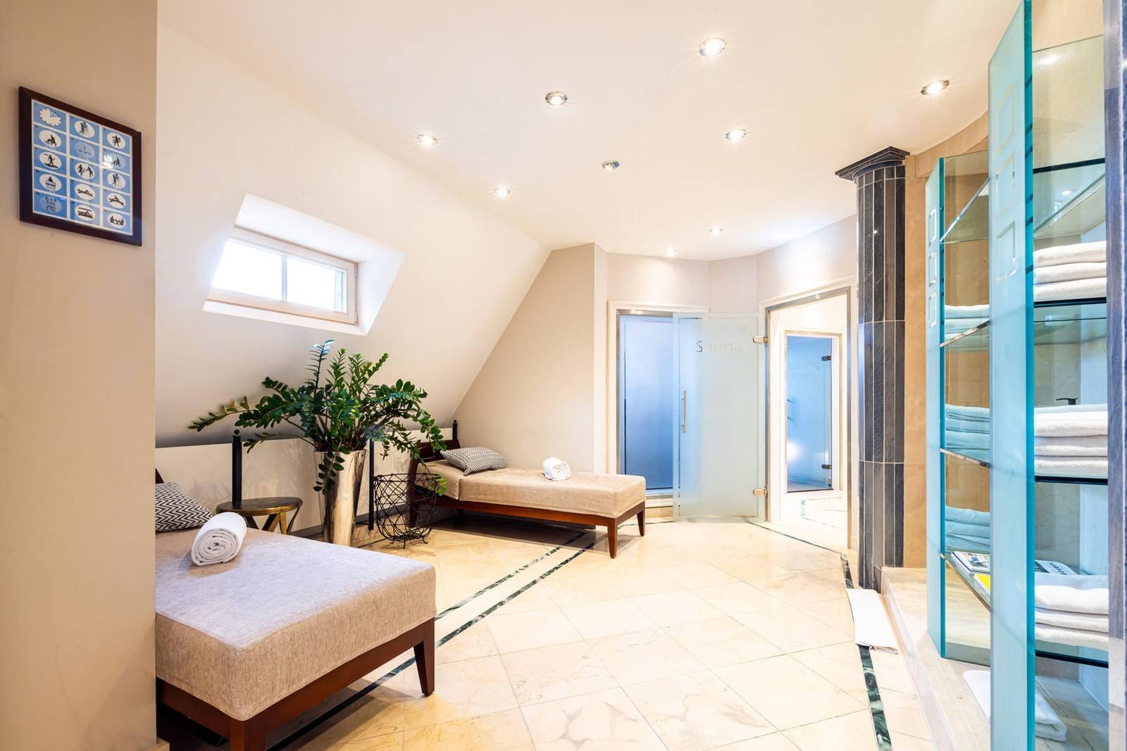 科隆 Excelsior Hotel Ernst Spa 區的休息躺椅