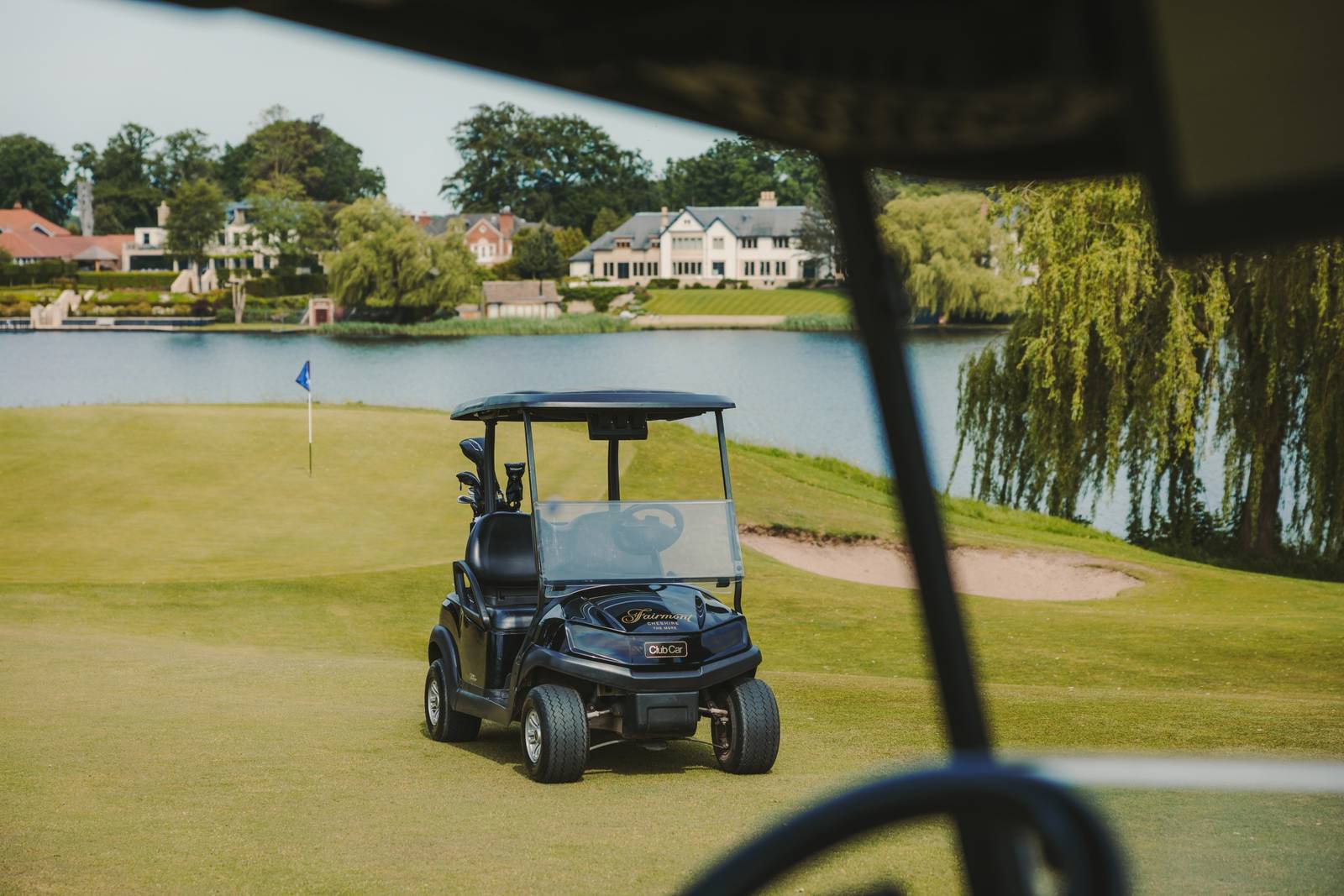 Fairmont Cheshire 湖畔高爾夫球道與球車