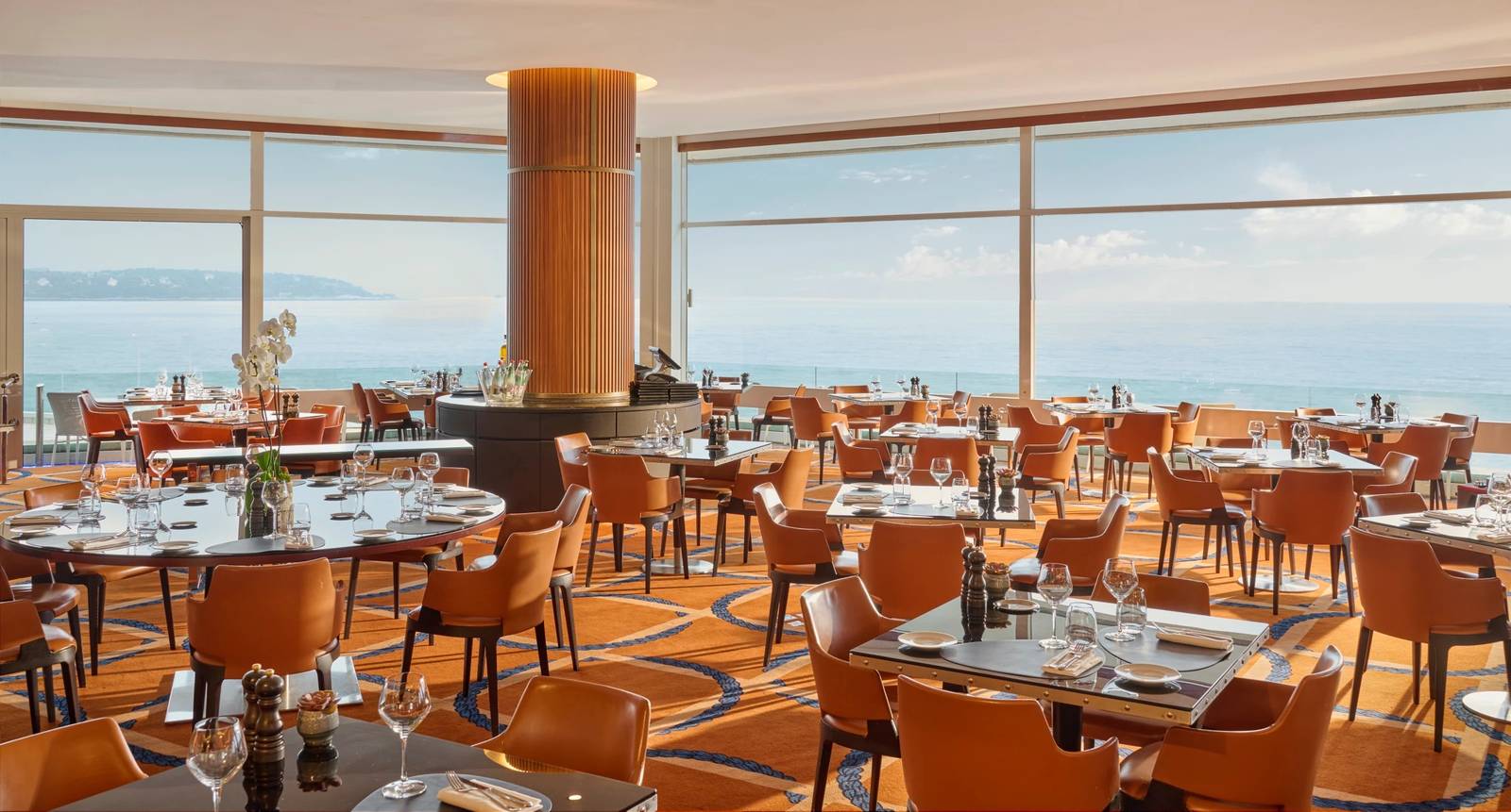 Fairmont Monte Carlo Lobby Bar & Lounge 落地窗外的海景