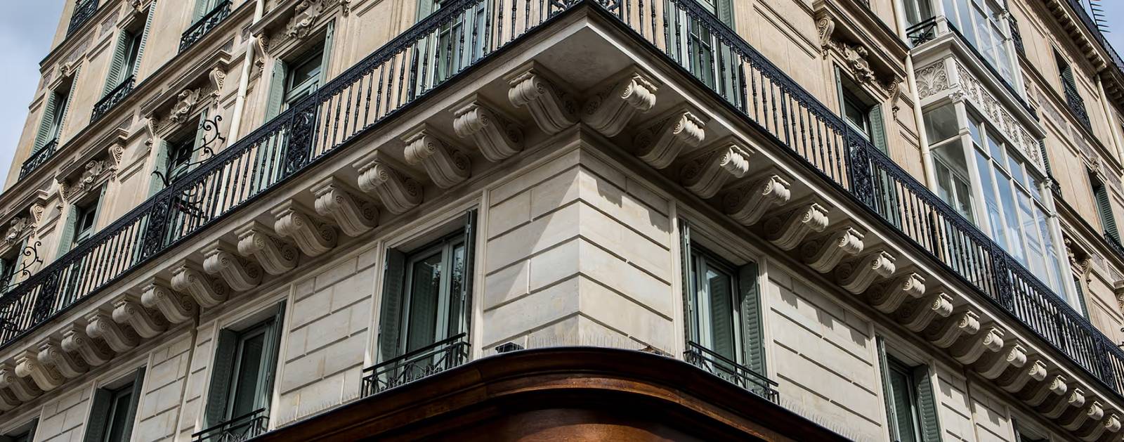 Fauchon L'Hôtel Paris 奧斯曼式建築轉角外觀