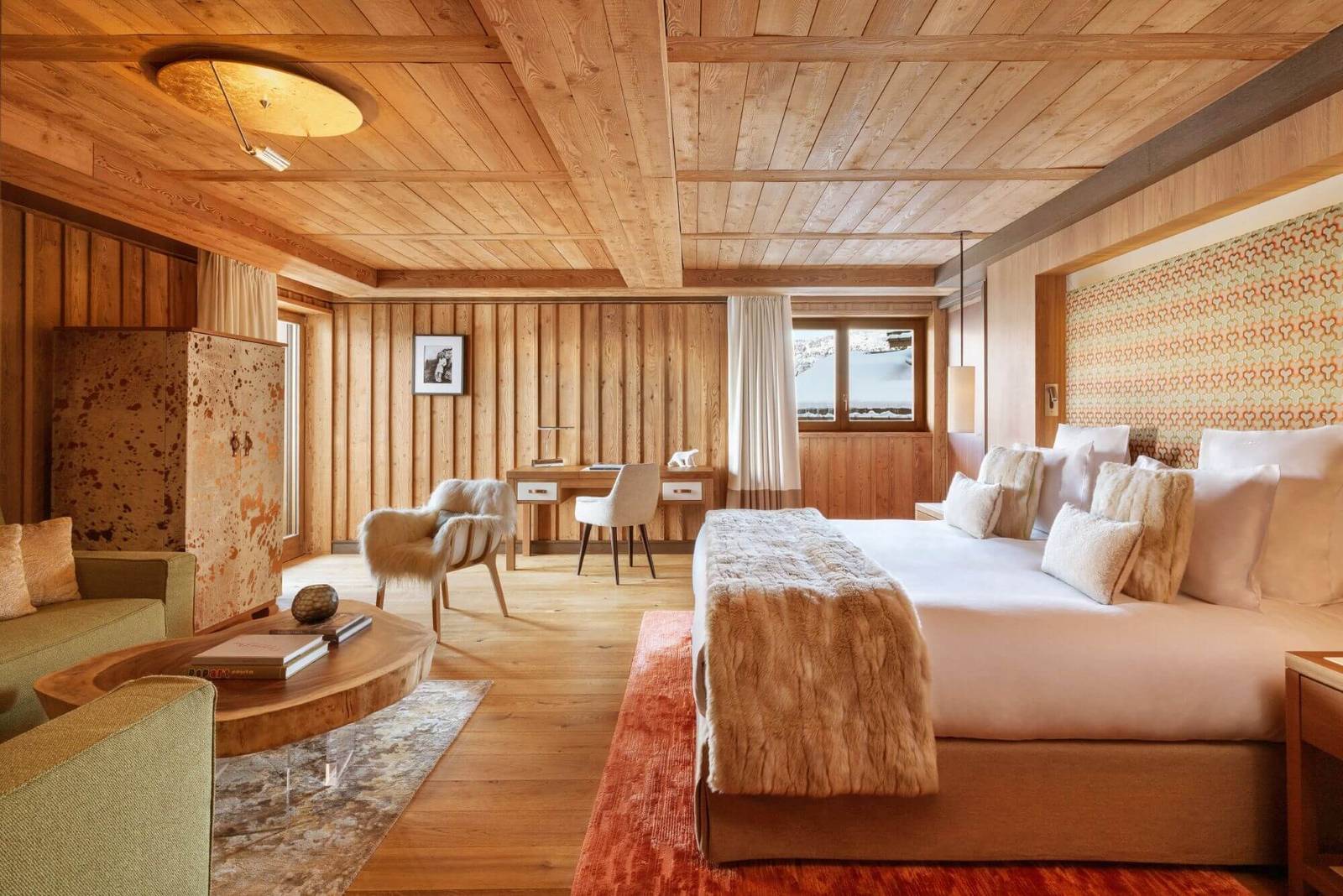 Fouquet's Courchevel Prestige Junior Suite 臥室與起居區