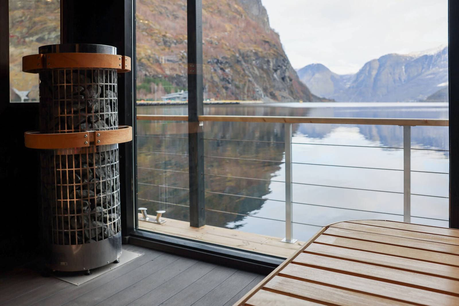 弗洛姆 Fjord Sauna 漂浮桑拿室內與峽灣景觀